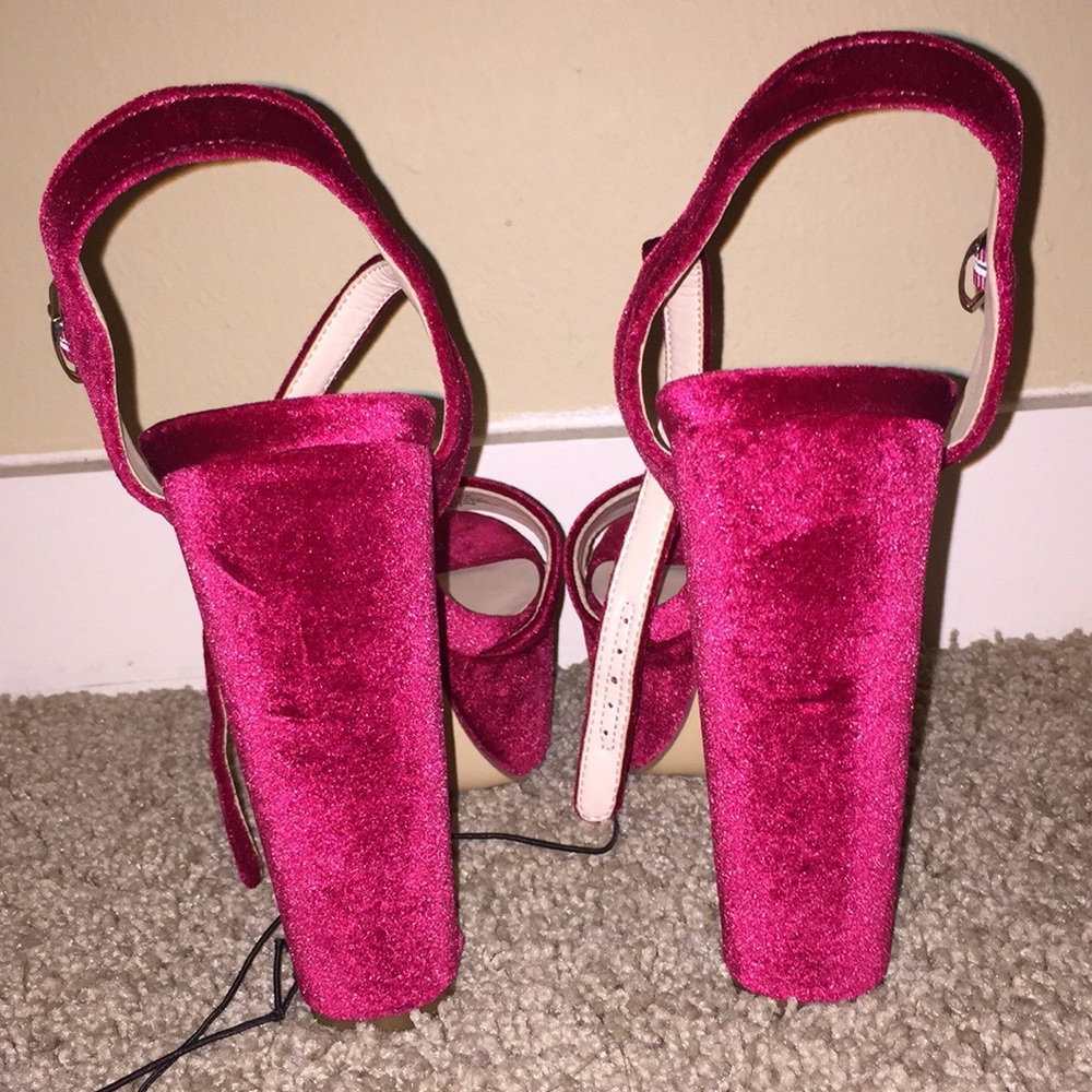 Heels - Picture 7 of 8